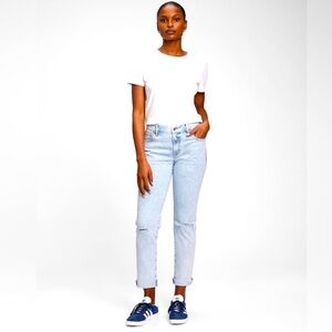 Gap Women’s Girlfriend Mid-Rise Distressed Raw Hem Jeans, Light Wash Size 12/31